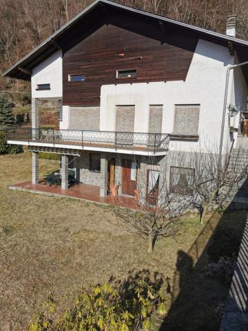 Appartamento in villa bifamiliare a Varallo 